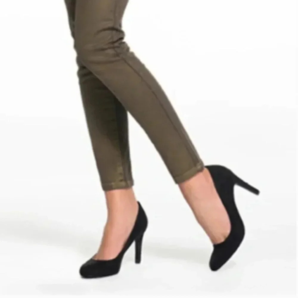Elegant Black Pumps